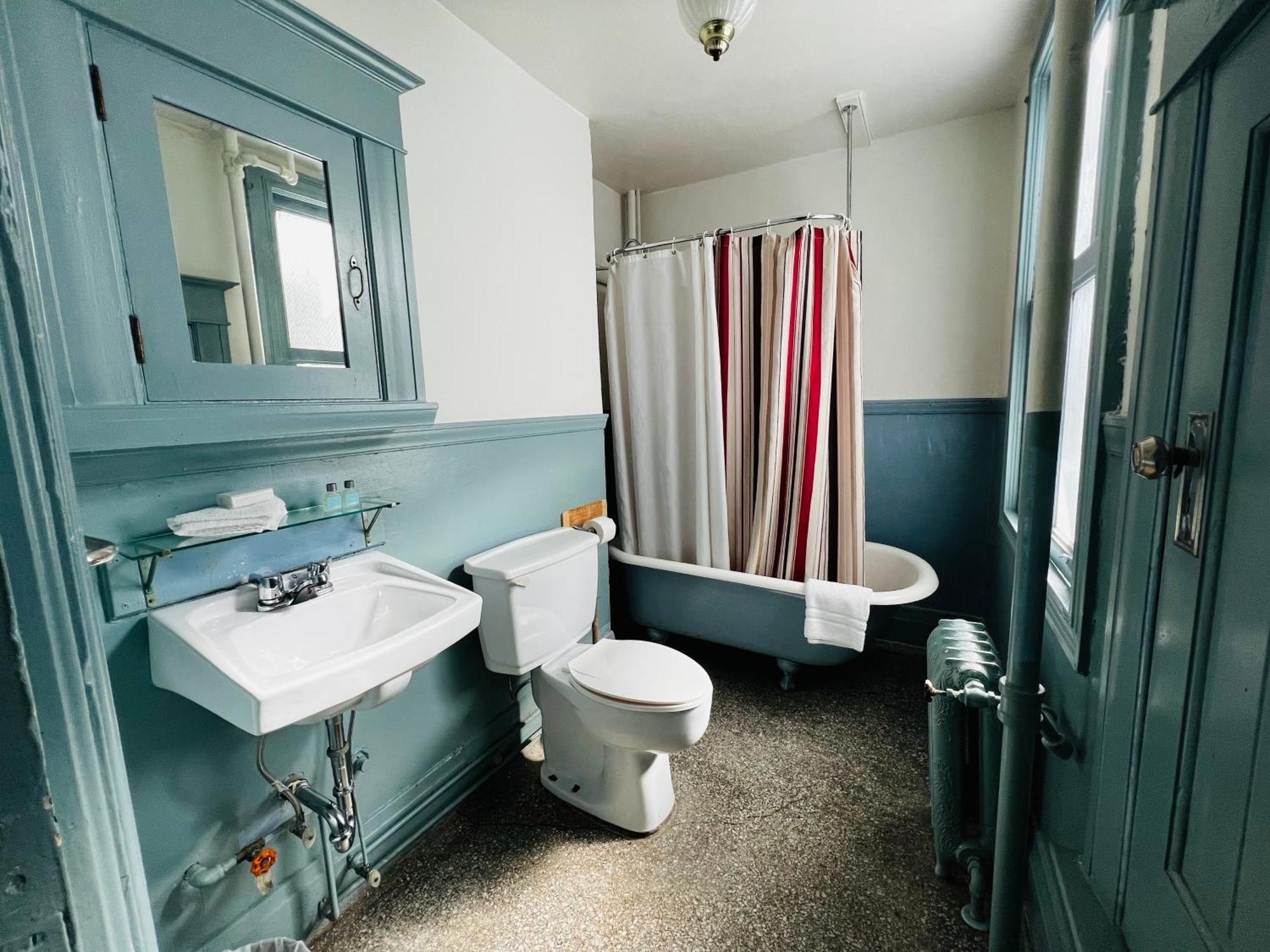 Arundel Mansions Hotel 3*
