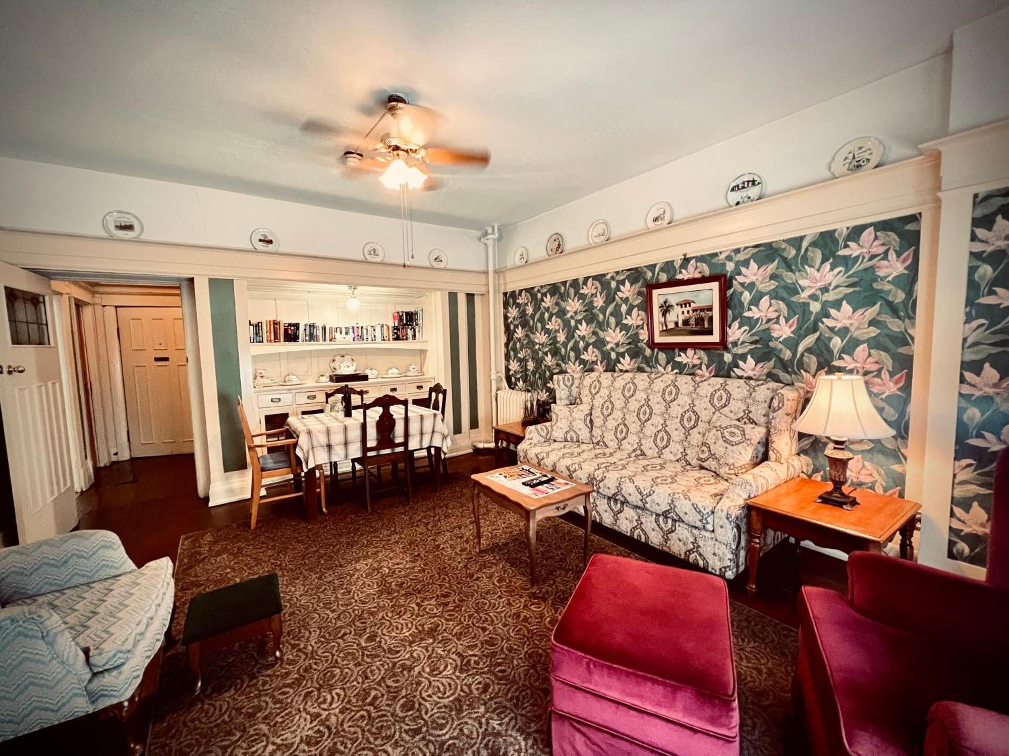Arundel Mansions Hotel New Westminster