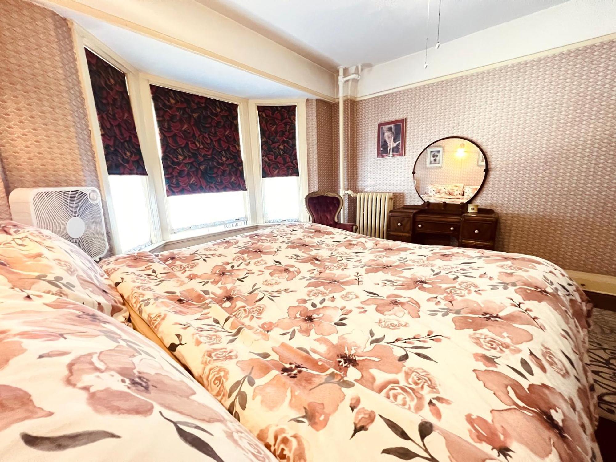 Arundel Mansions 3*