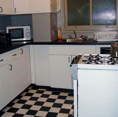 Arundel Mansions Hotel New Westminster